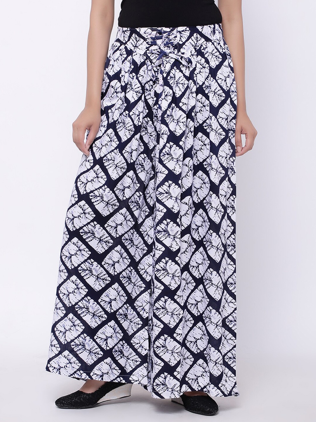 

SOUNDARYA Women Navy Blue & White Printed Flared Knitted Palazzos