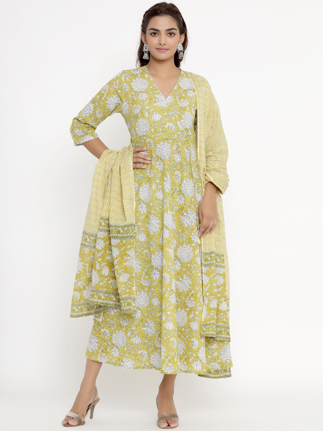 

MIRAVAN Yellow Floral Printed Anarkali Kurta