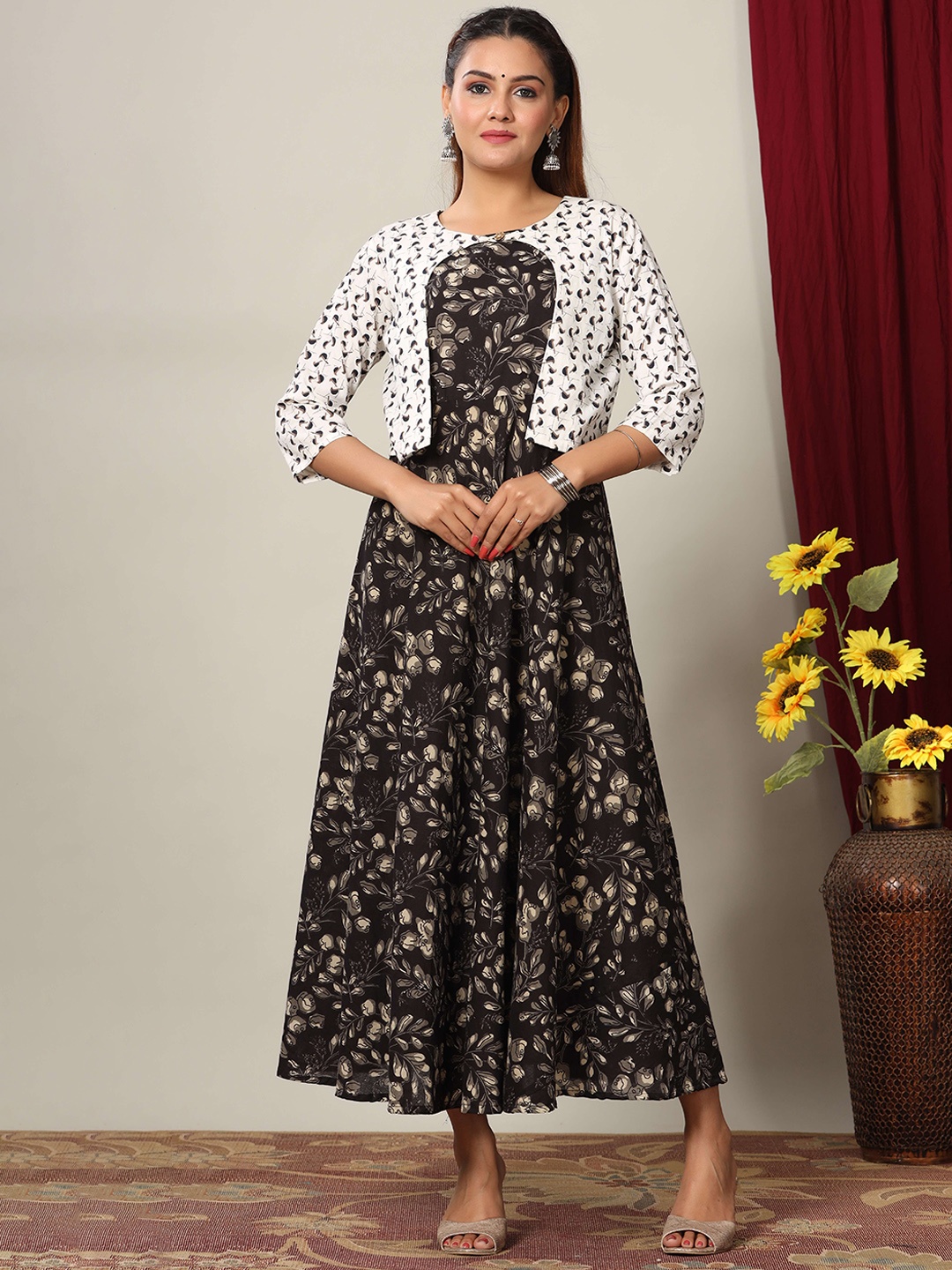 

MIRAVAN Women Black Floral Printed Anarkali Kurta