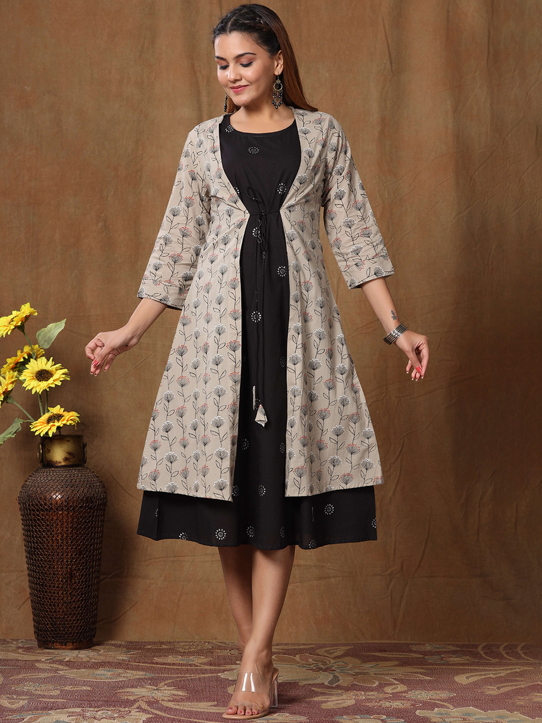 

MIRAVAN Women Beige Floral Printed Flared Sleeves Kurta