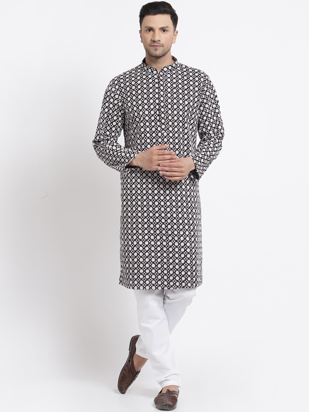 

MOHANLAL SONS Men Black Floral Embroidered Pure Cotton Kurta with Pyjamas