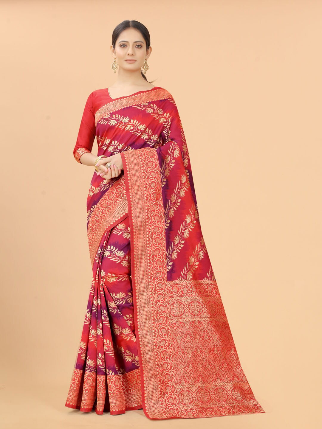 

SATYAM WEAVES Red & Gold-Toned Woven Design Silk Cotton Banarasi Saree