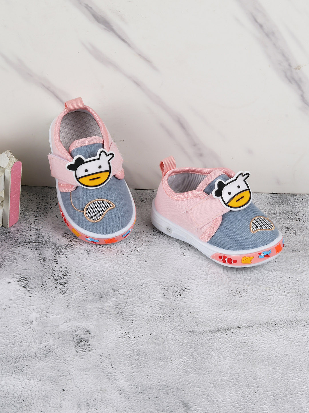 

Jazzy Juniors Unisex Kids Pink Printed Sneakers