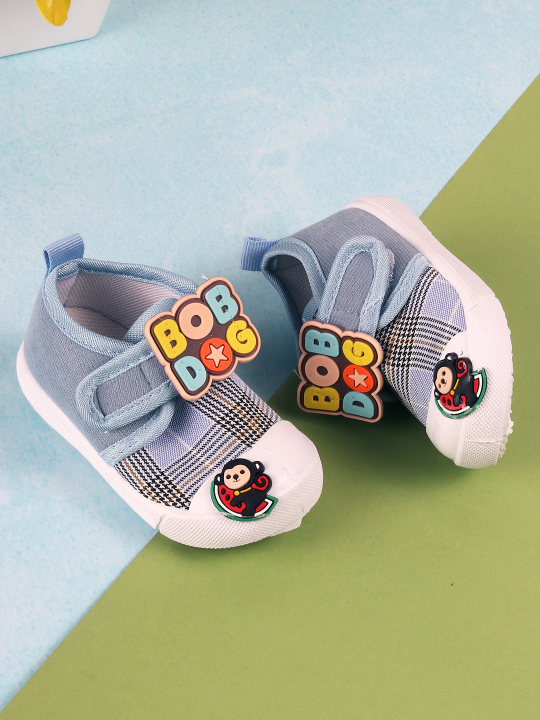 

Jazzy Juniors Unisex Kids Blue Woven Design Sneakers