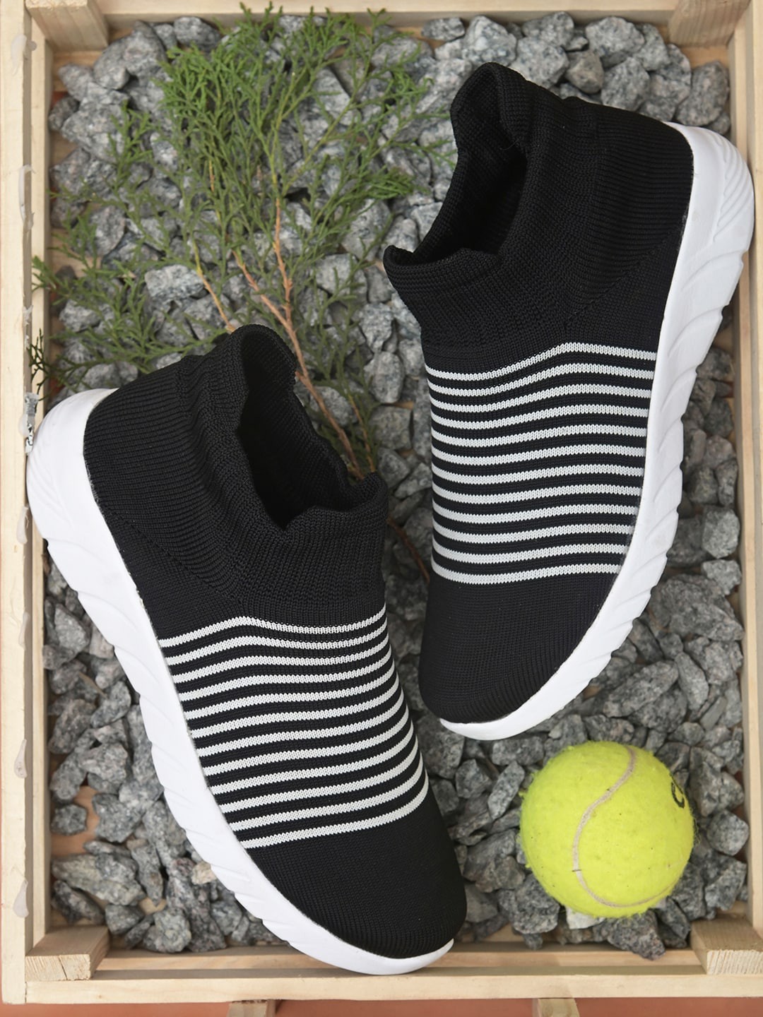 

ALBERTO MORENO Women Black Woven Design Slip-On Sneakers