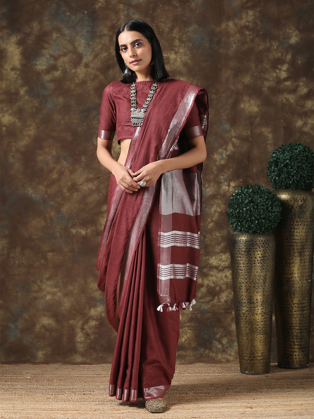 

Swtantra Coffee Brown & Silver-Coloured Striped Pure Linen Saree