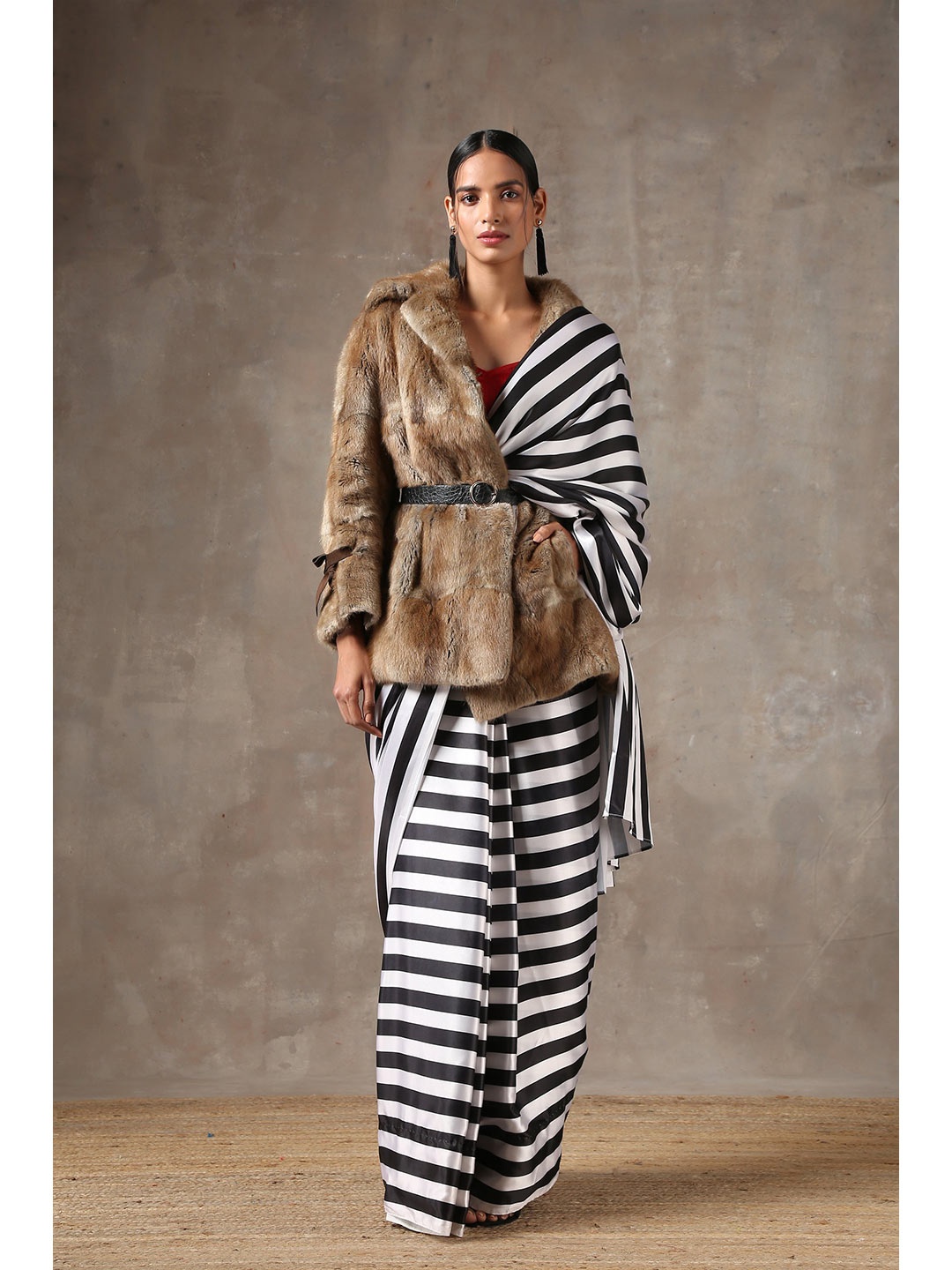 

Swtantra Black & White Striped Satin Saree