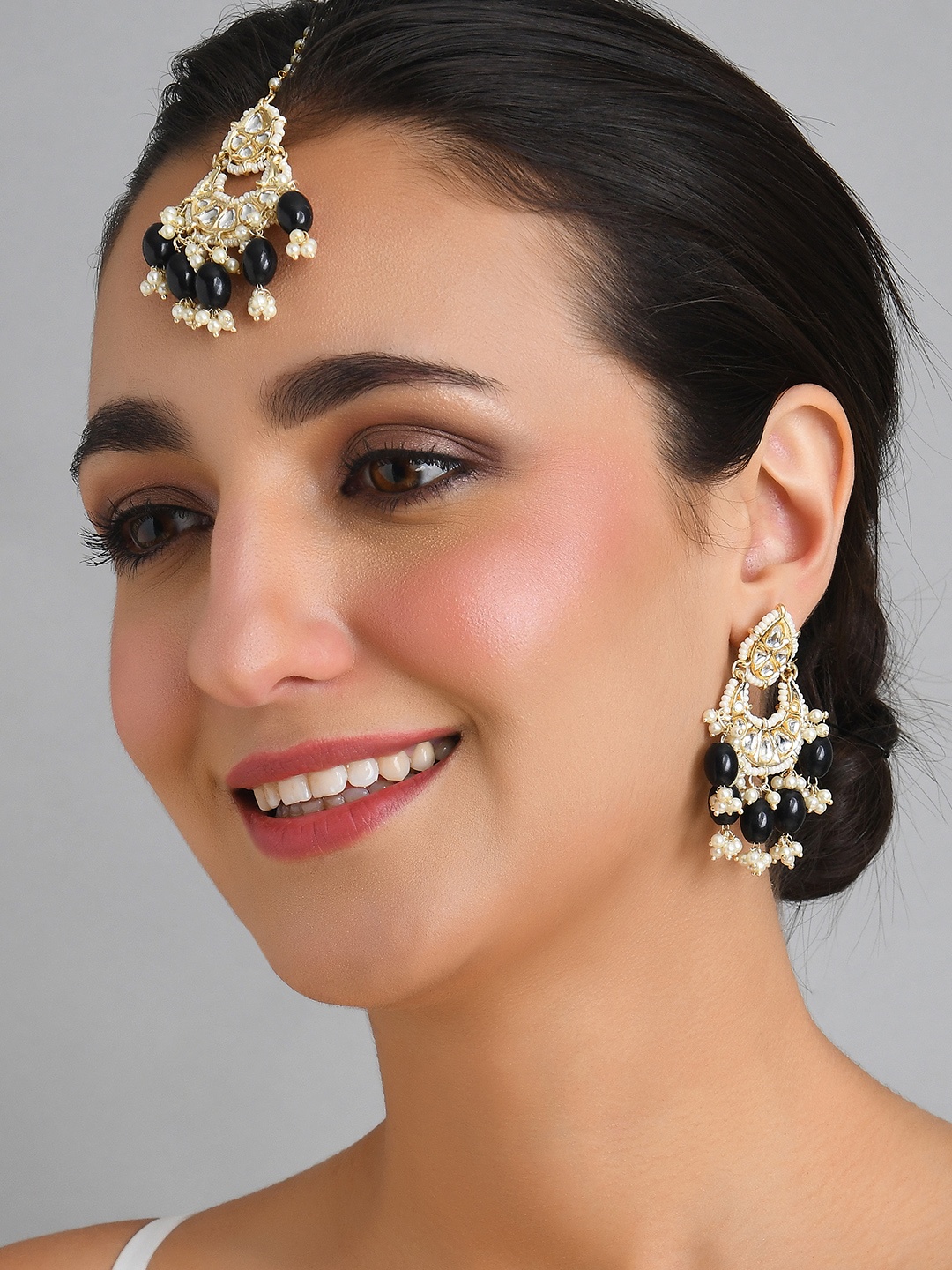 

Fida Black & White Pearl & Kundan Studded Jewellery Set