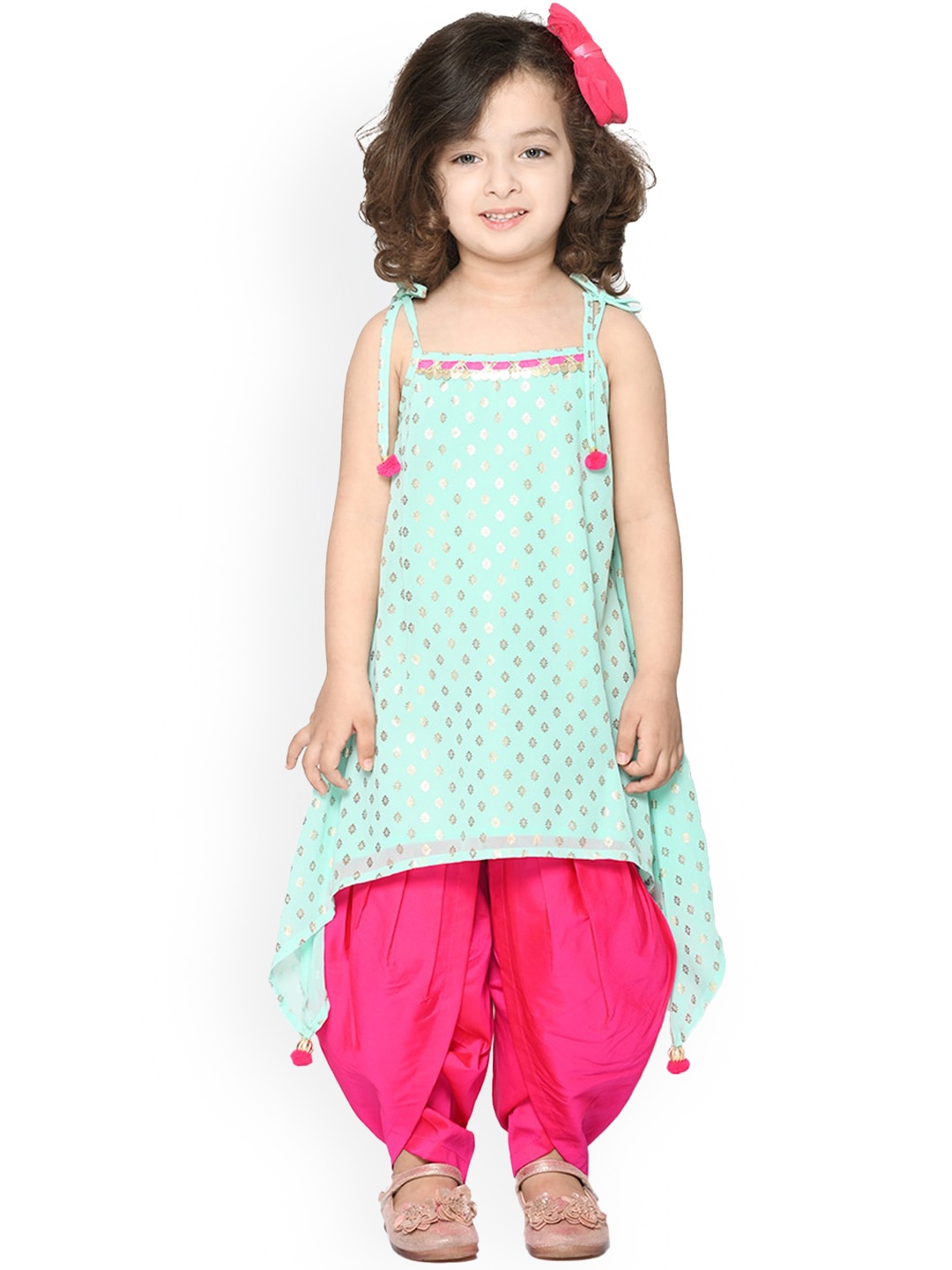 

SAKA DESIGNS Girls Sea Green Ethnic Motifs Printed Gotta Patti Kurta with Dhoti Pants & With Dupatta