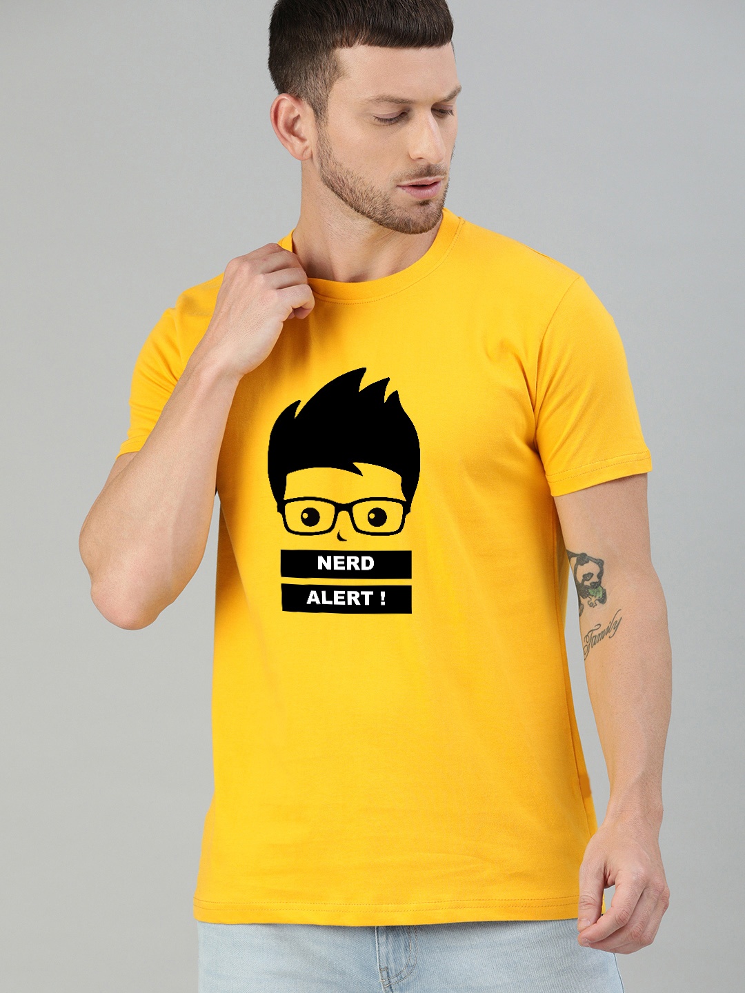 

UNSULLY Men Yellow Printed Dri-FIT Applique T-shirt