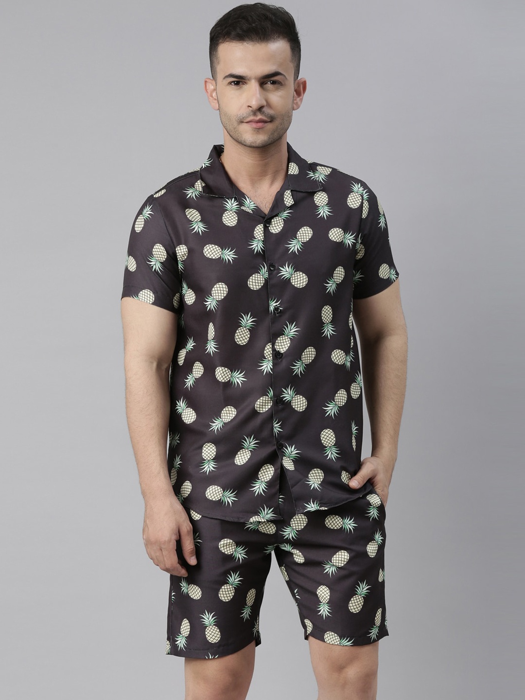 

Bushirt Men Black & Cream-Coloured Printed Night suit