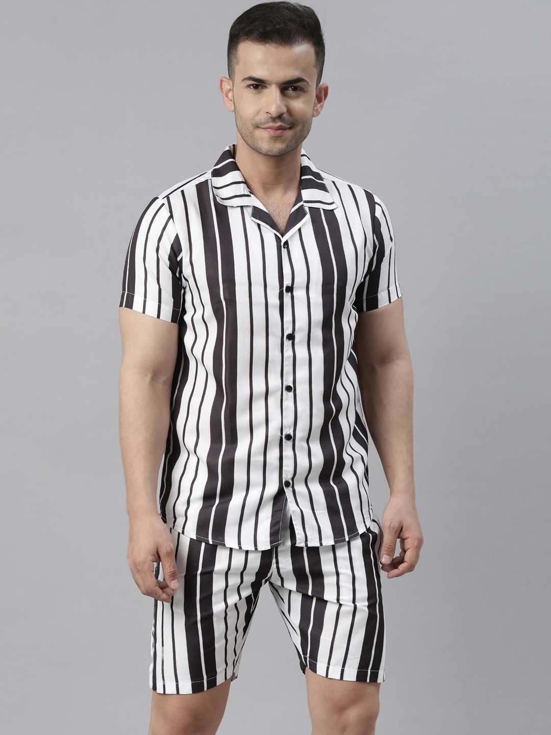 

Bushirt Men White & Black Striped Night suit