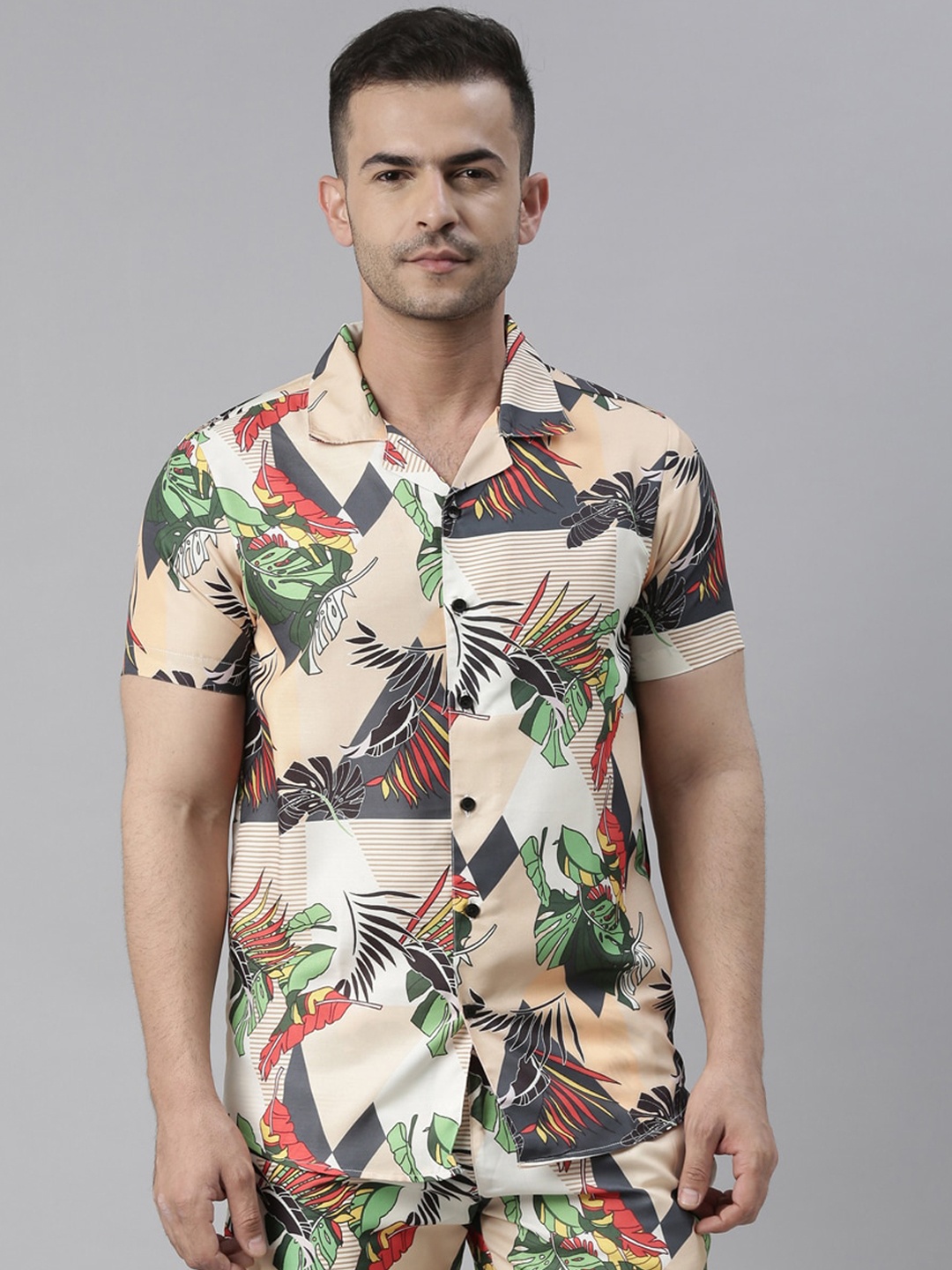 

Bushirt Men Beige & Green Printed Night Suit