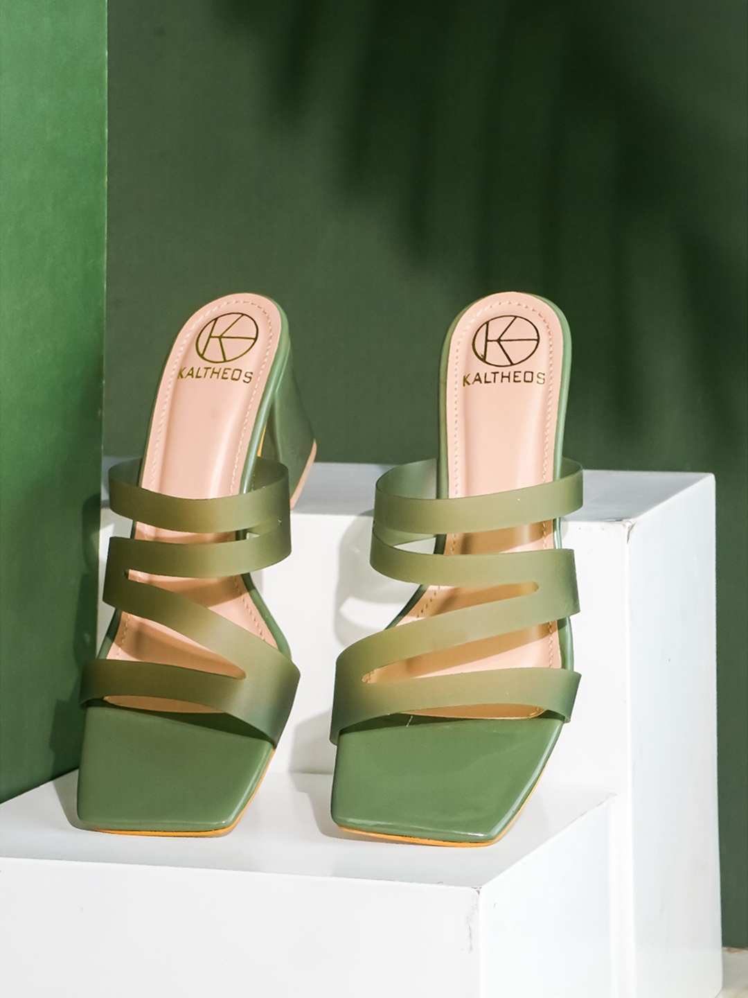 

KALTHEOS Green Colourblocked PU Block Pumps