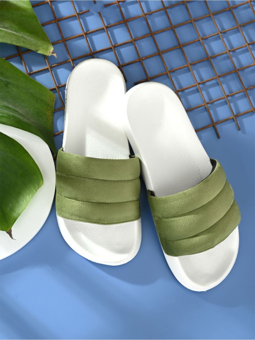 

EXTRIMOS Men Lime Green & White Sliders