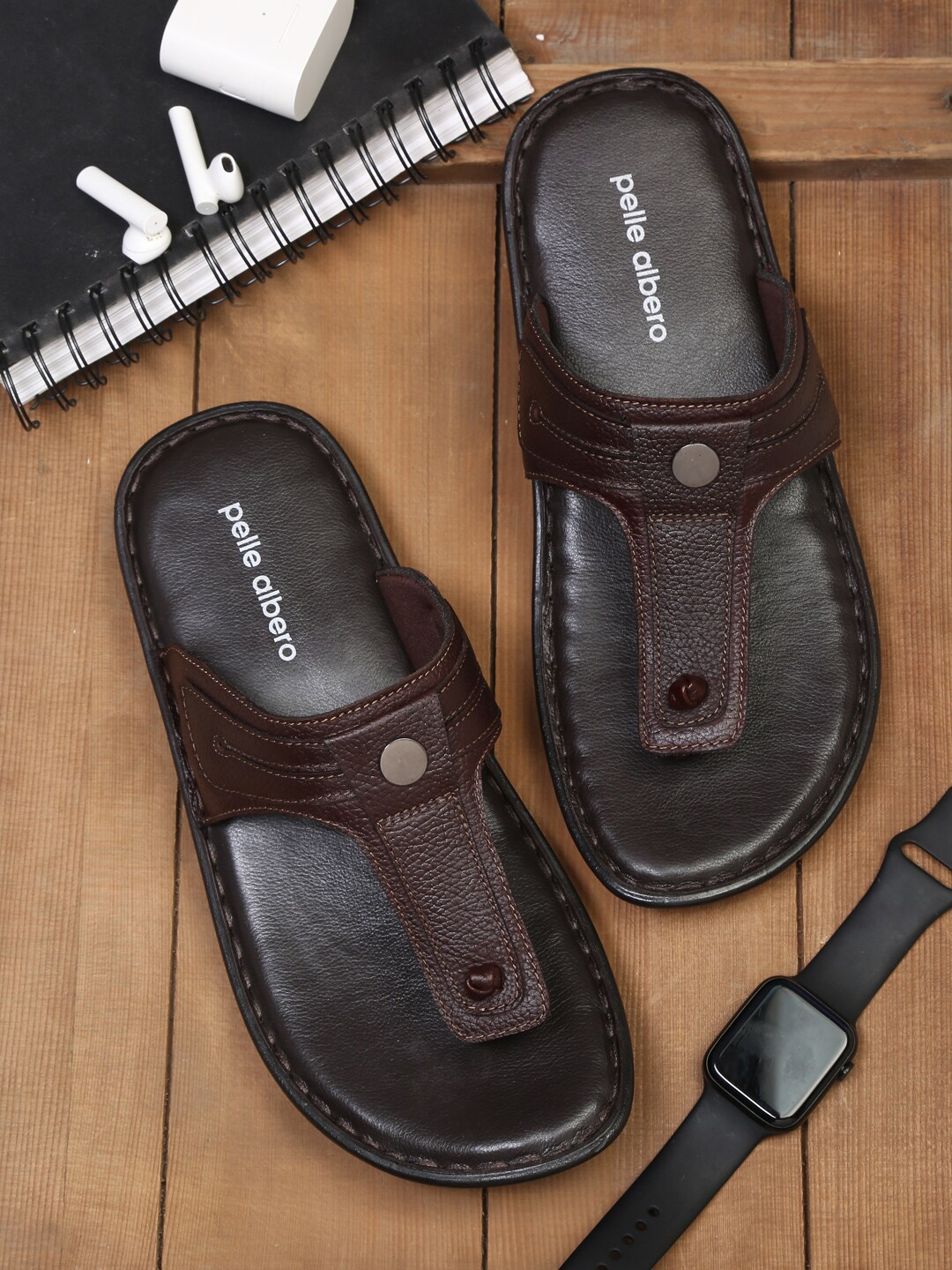 

pelle albero Men Brown & Black Leather Comfort Sandals