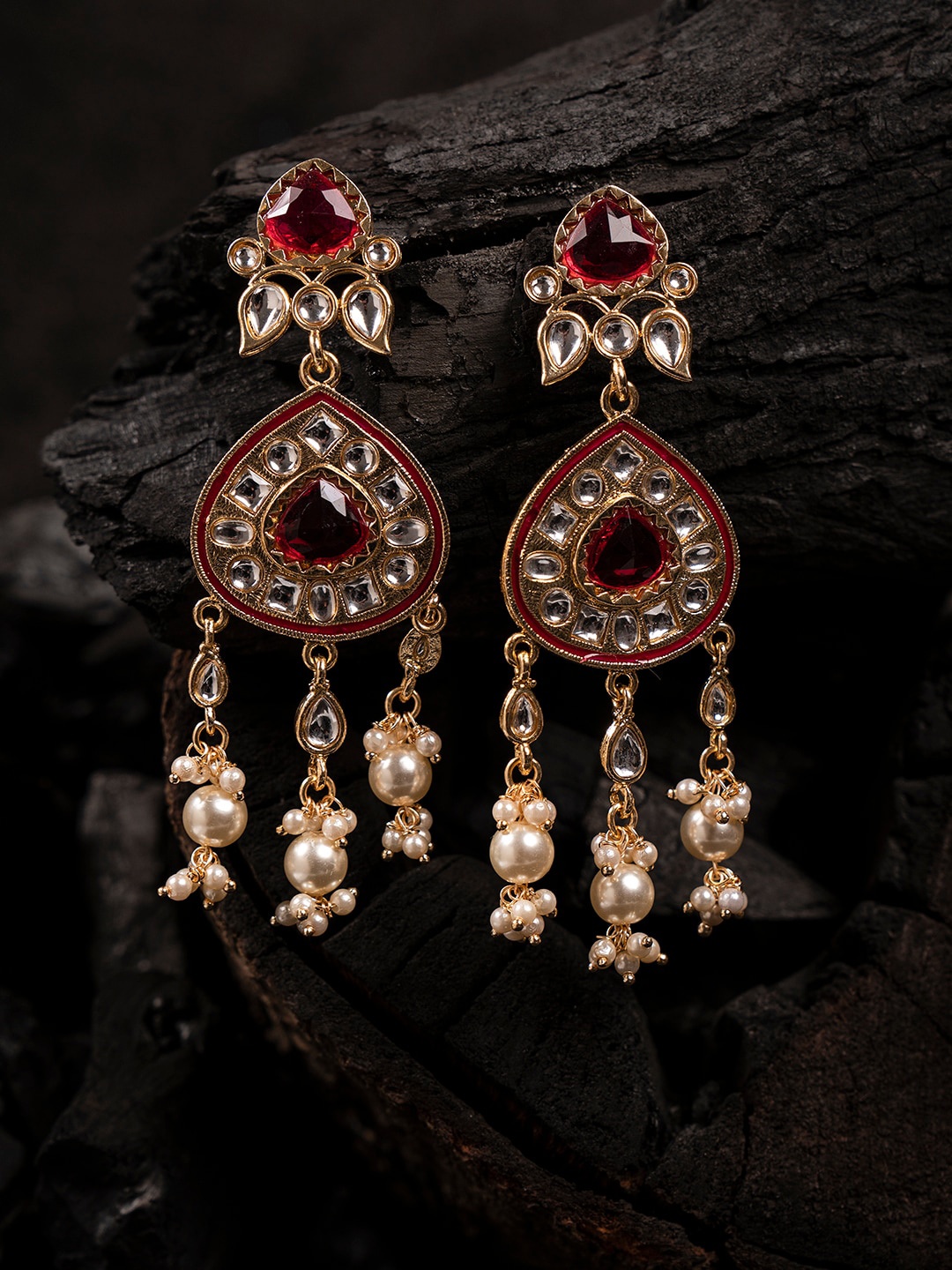 

Shoshaa Red Teardrop Shaped Drop Earrings