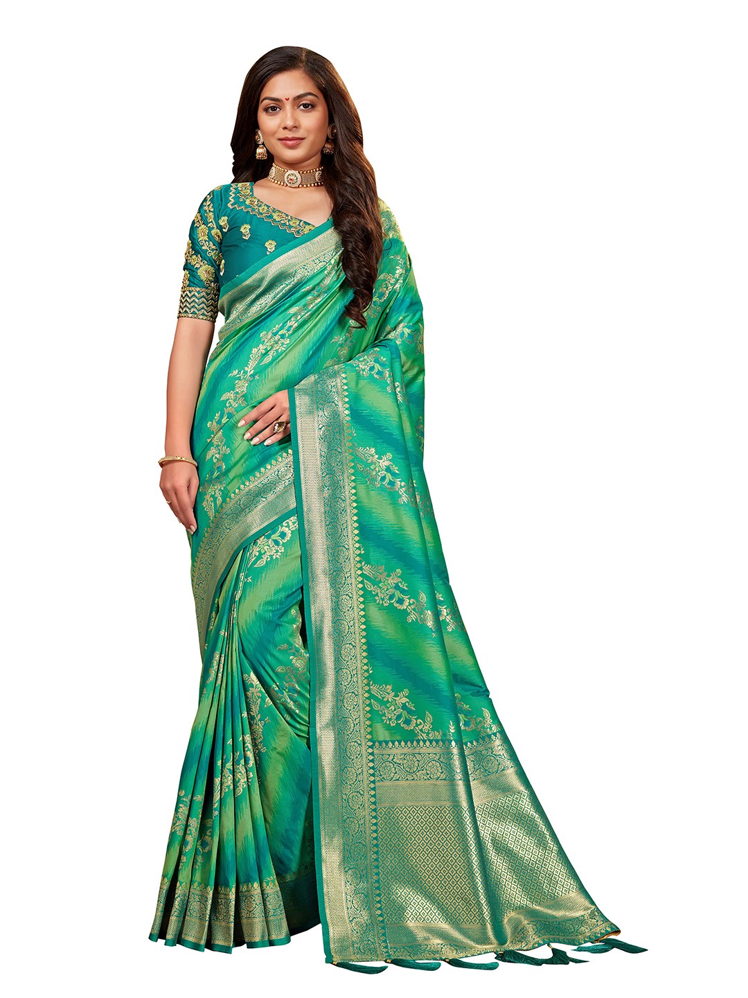 

MANOHARI Green & Golden Zari Silk Blend Jacquard Banarasi Saree
