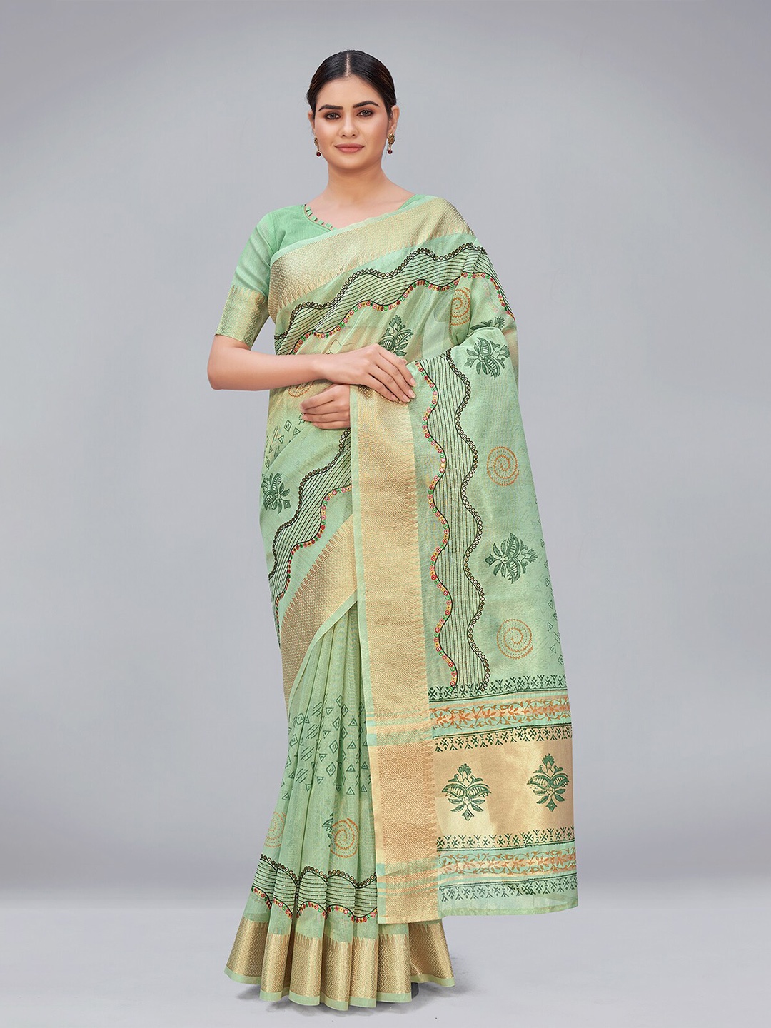 

MONJOLIKA FASHION Green & Gold-Toned Woven Design Tissue Bhagalpuri Saree