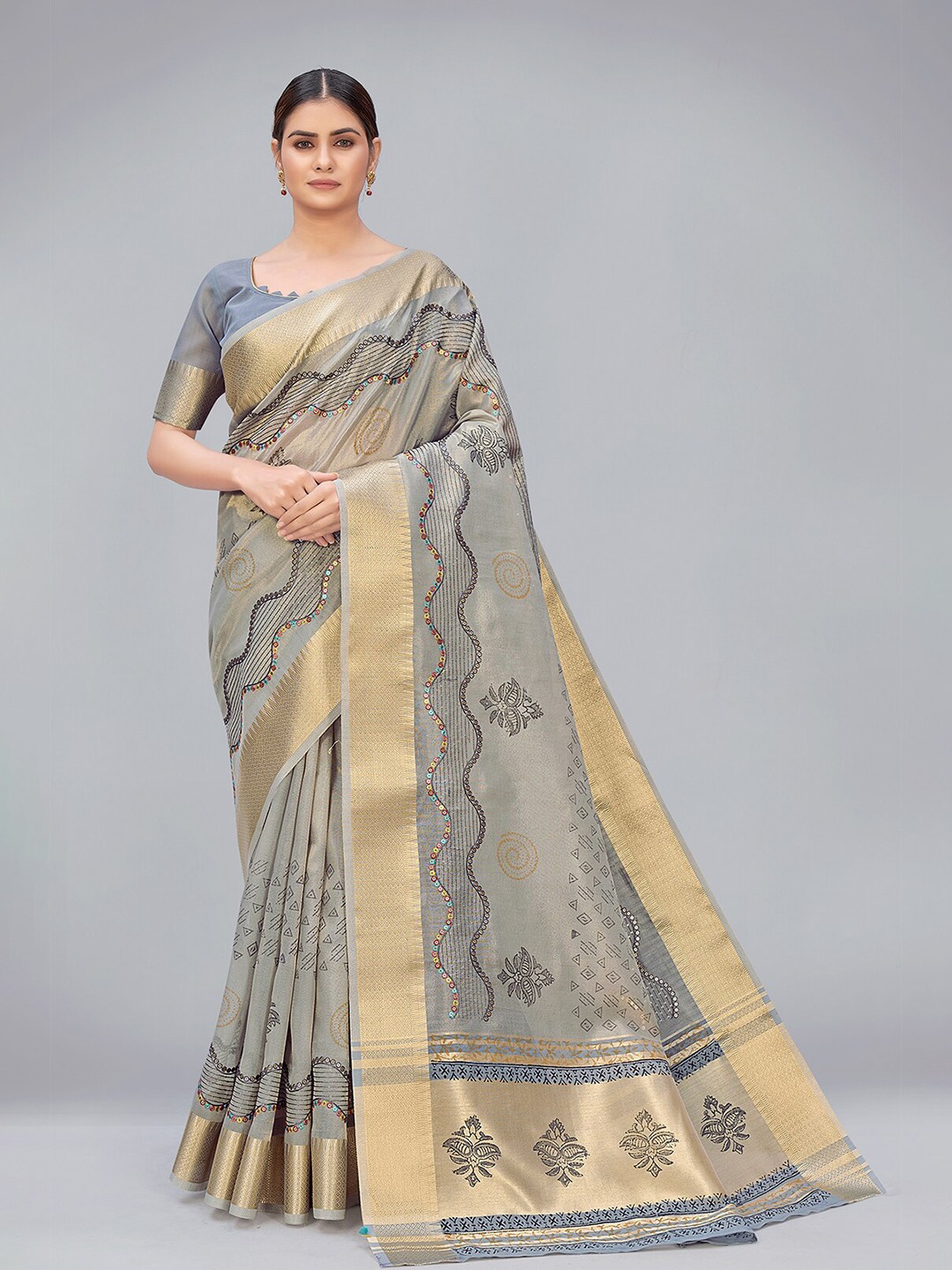 

MONJOLIKA FASHION Grey & Gold-Toned Embellished Tissue Bhagalpuri Saree