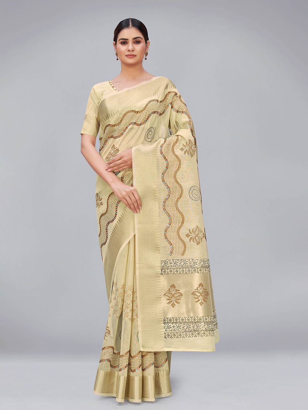 

MONJOLIKA FASHION Cream-Coloured & Green Ethnic Motifs Tissue Bhagalpuri Saree