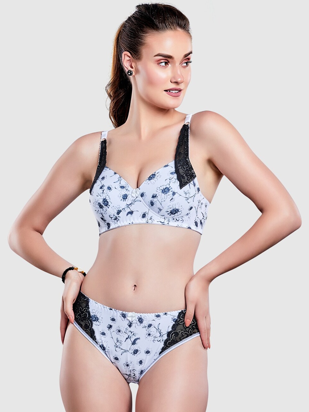 

Lady Love Women White & Black Printed Lingerie Set LLSET9040