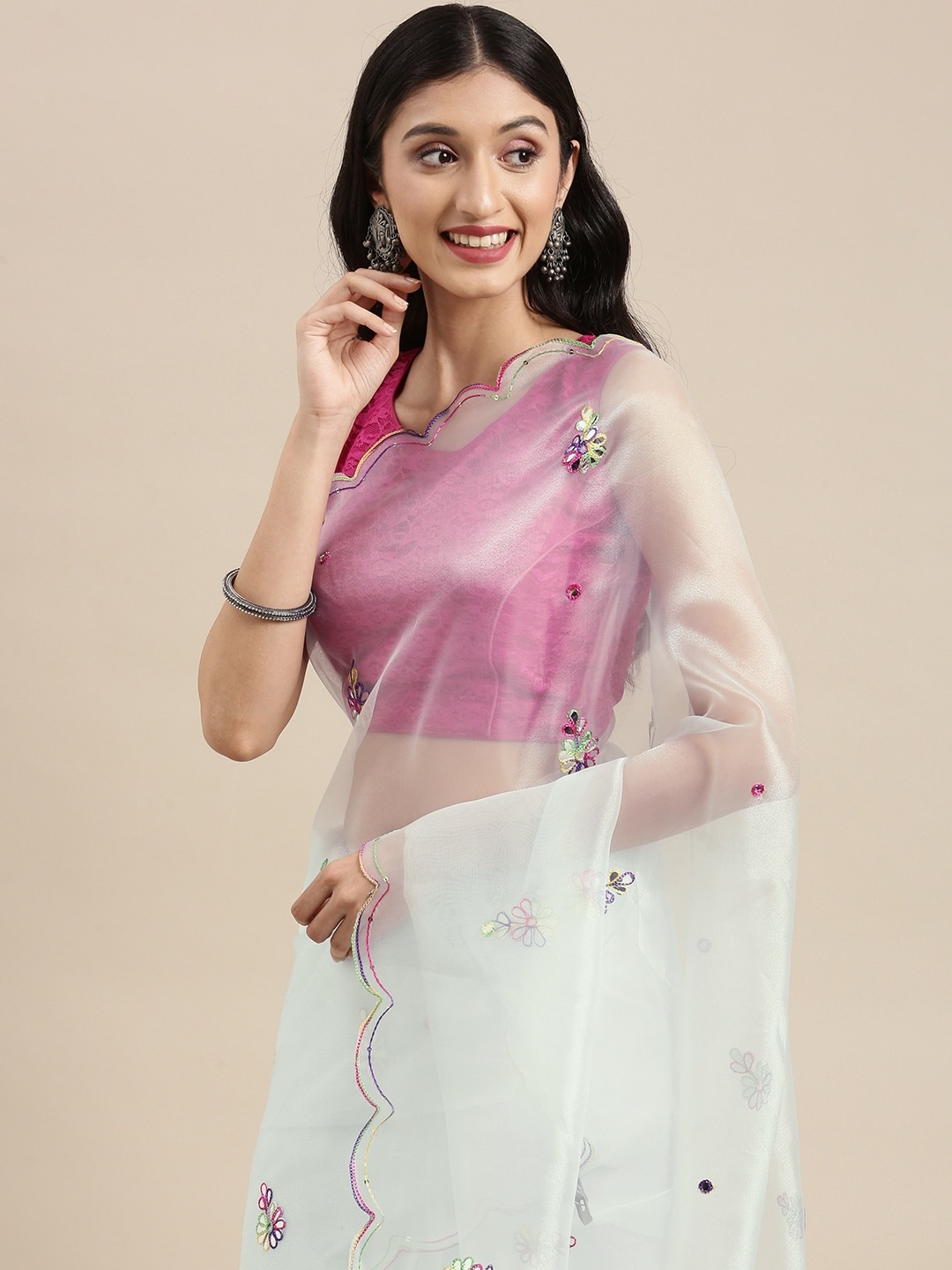 

VASTRANAND Off White Embellished Mirror Work Organza Saree