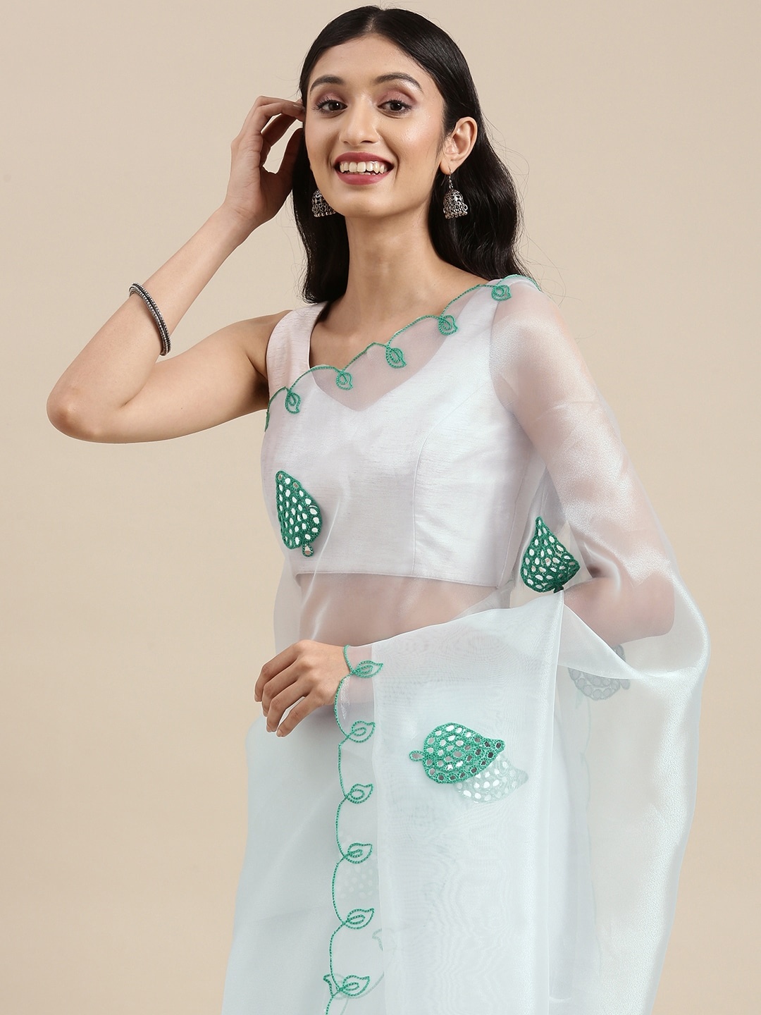 

VASTRANAND Off White Embellished Mirror Work Organza Saree