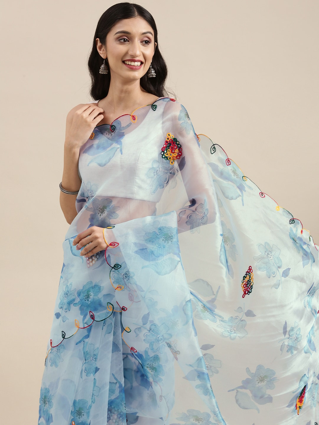 

VASTRANAND White & Blue Floral Mirror Work Organza Saree