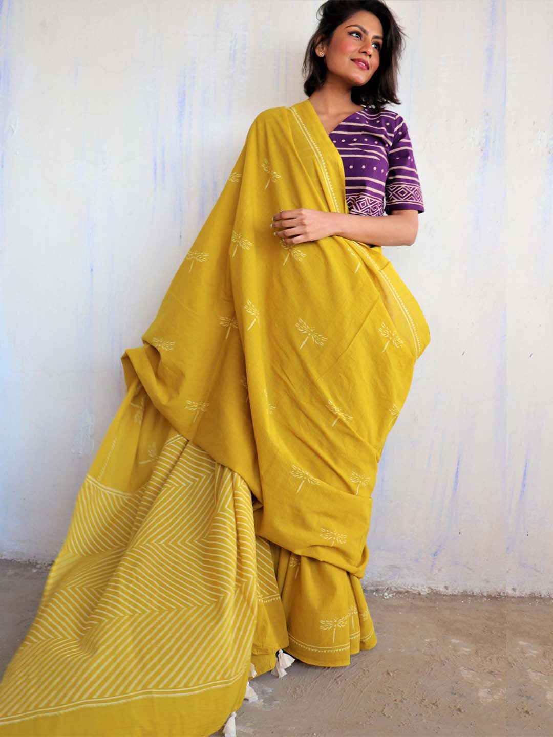 

Chidiyaa Yellow & White Dragonfly Block Printed Pure Cotton Mulmul Saree