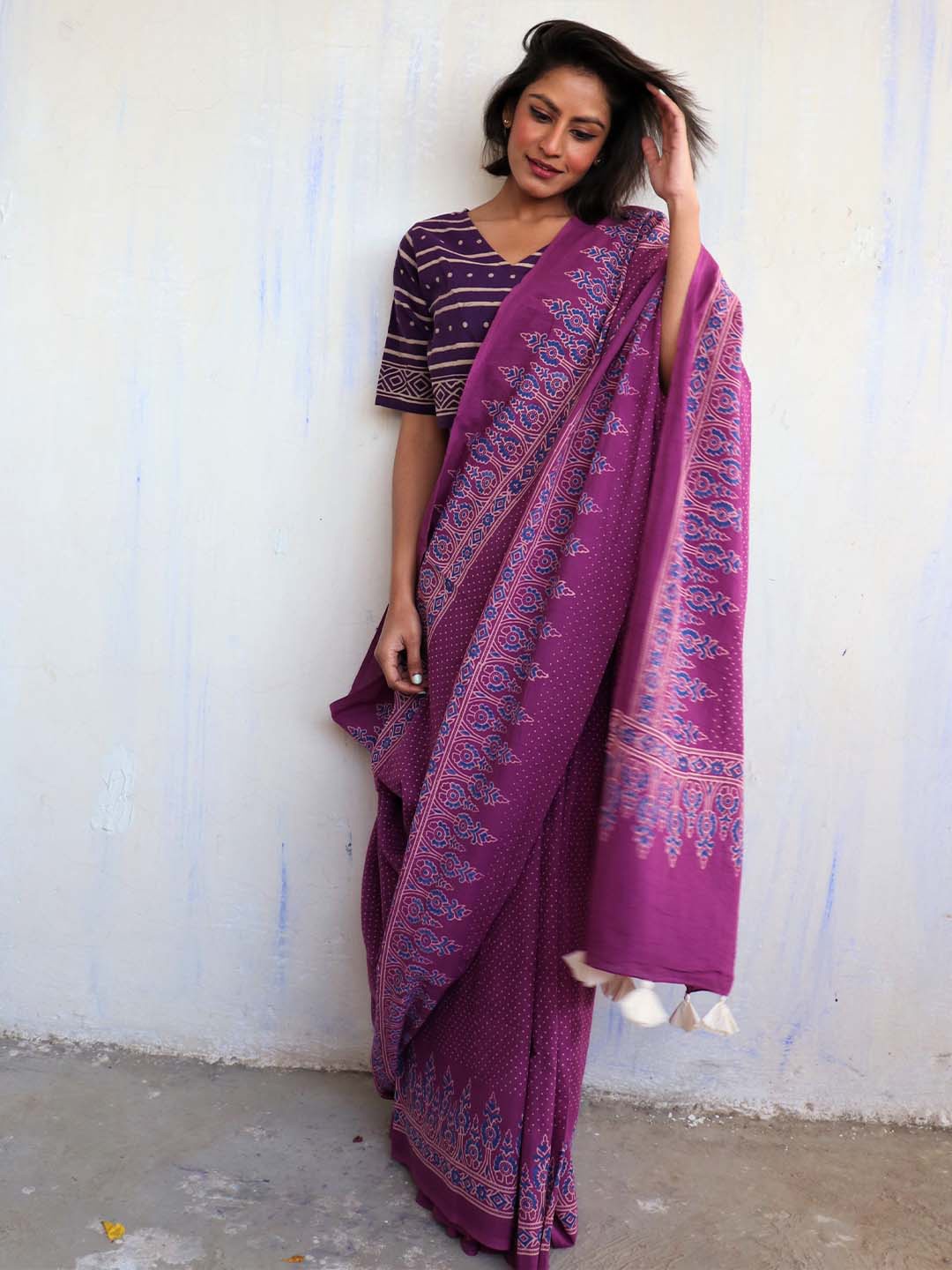 

Chidiyaa Purple & White Ethnic Motifs Pure Cotton Saree