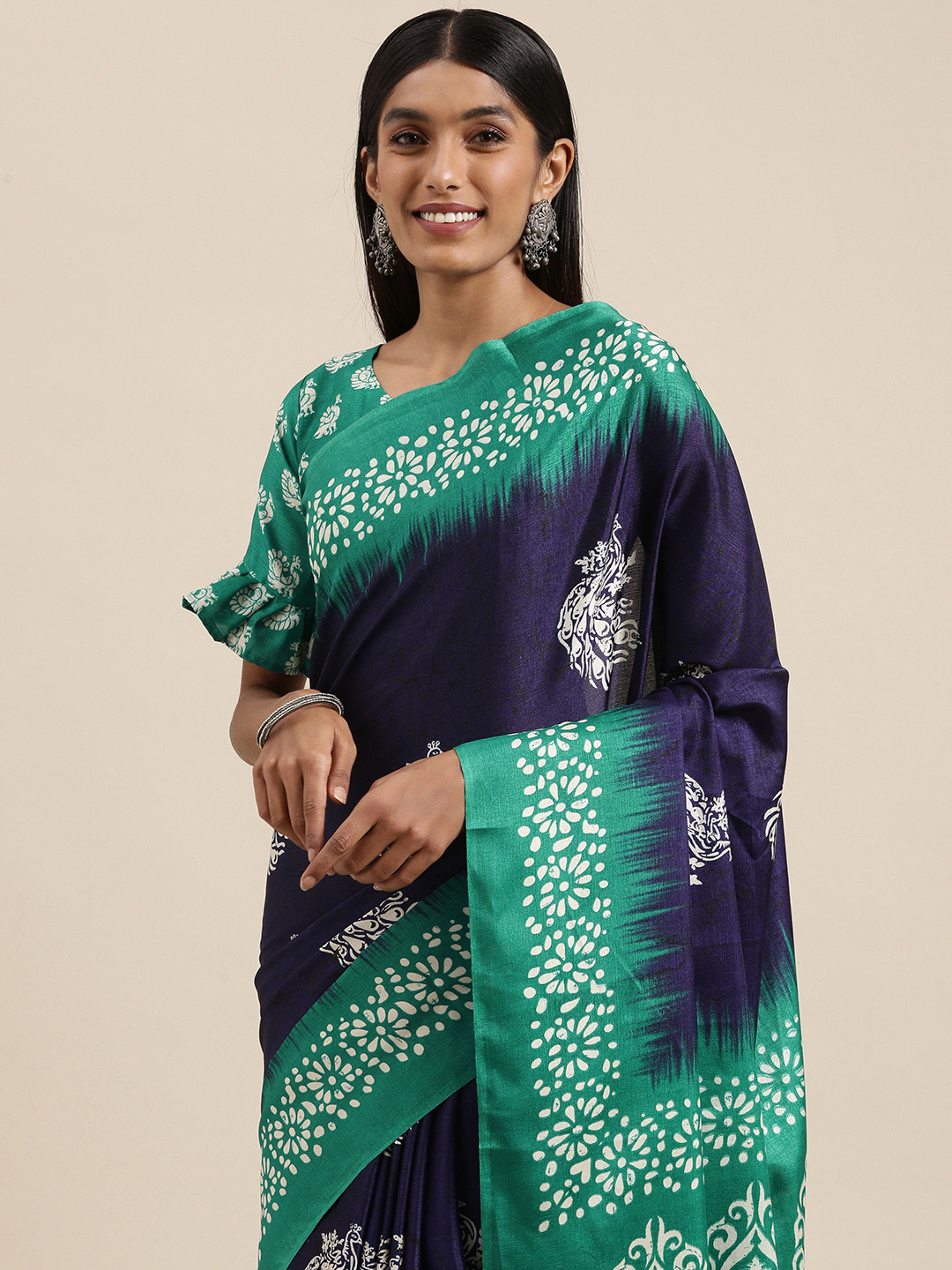 

Saree mall Blue & White Ethnic Motifs Print Silk Blend Block Print Saree