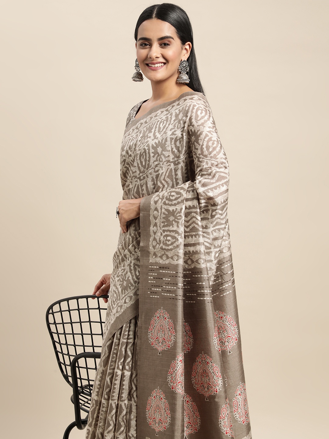 

Saree mall Grey & White Geometric Block Print Sarees