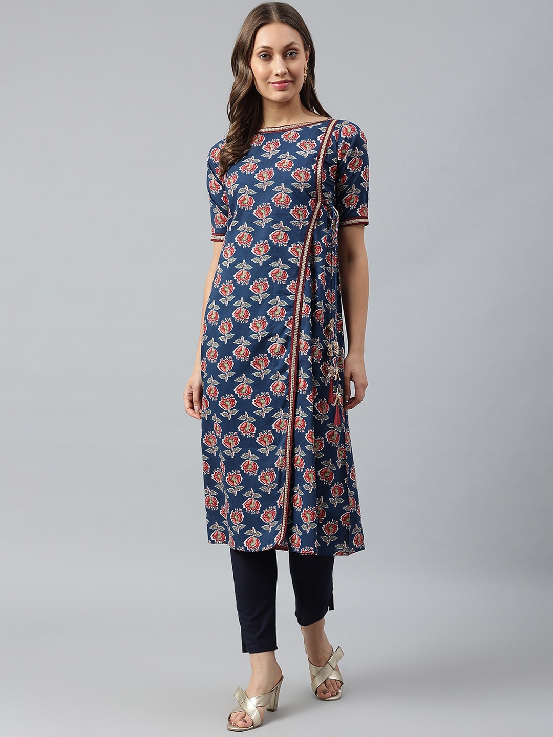 

SIAH Women Blue Printed Panelled Pure Cotton Kurti with Trousers