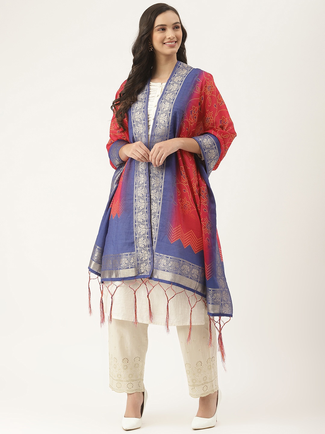 

VAABA Red & Blue Printed Bandhani Dupatta with Zari Details