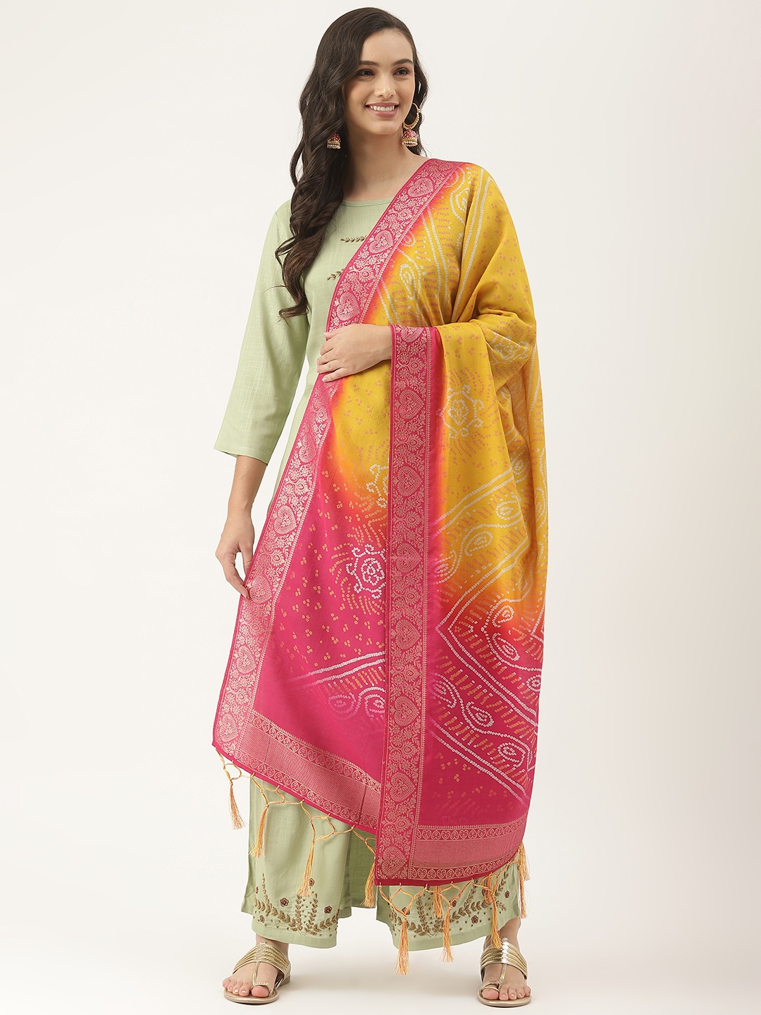 

VAABA Multicoloured & Pink Printed Bandhani Dupatta with Zari Details, Multi