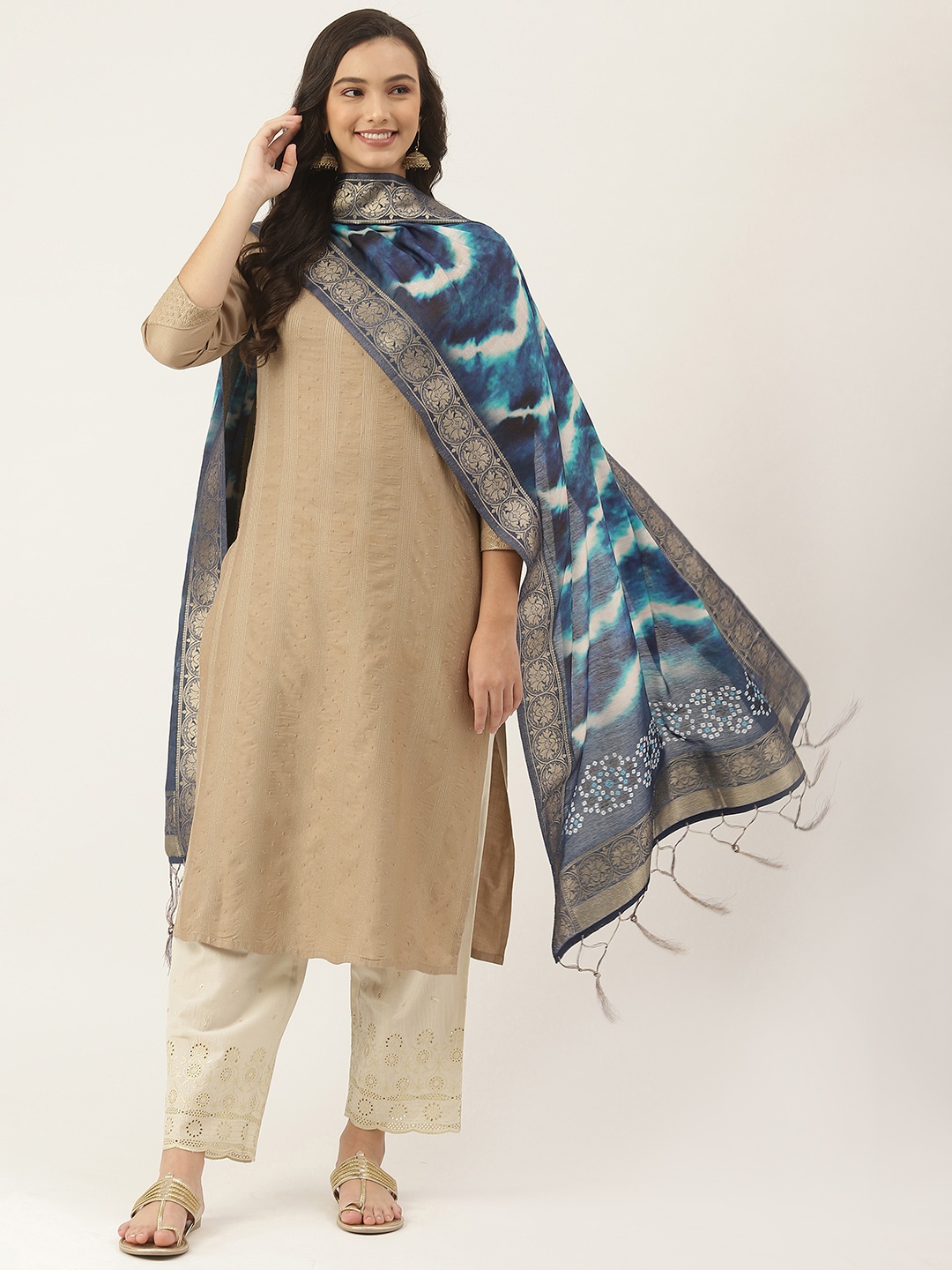 

VAABA Blue Ombre Dyed Dupatta with Zari Details