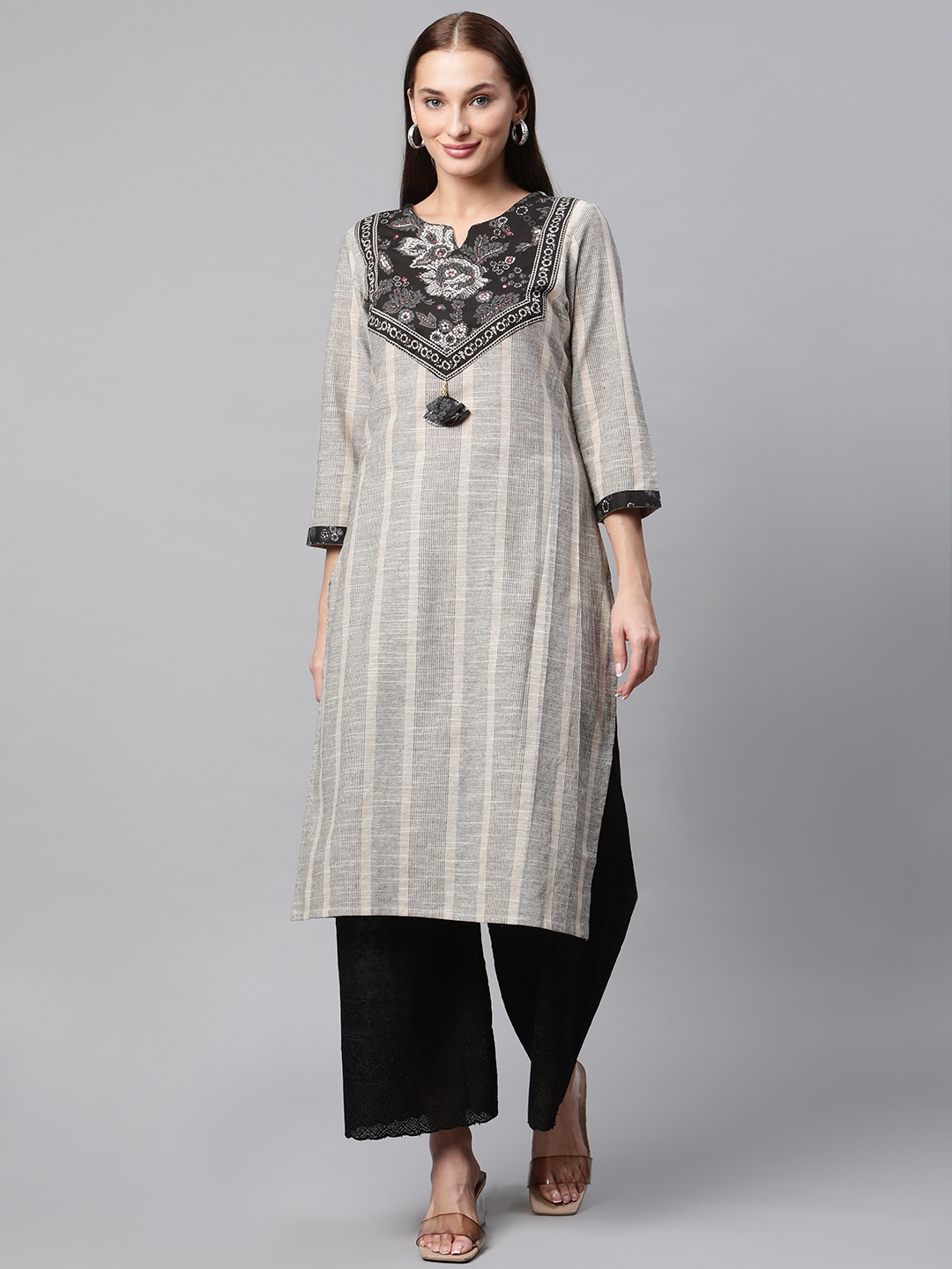 

INDYES Women Black & Grey Floral Yoke Design Floral Handloom Kurta