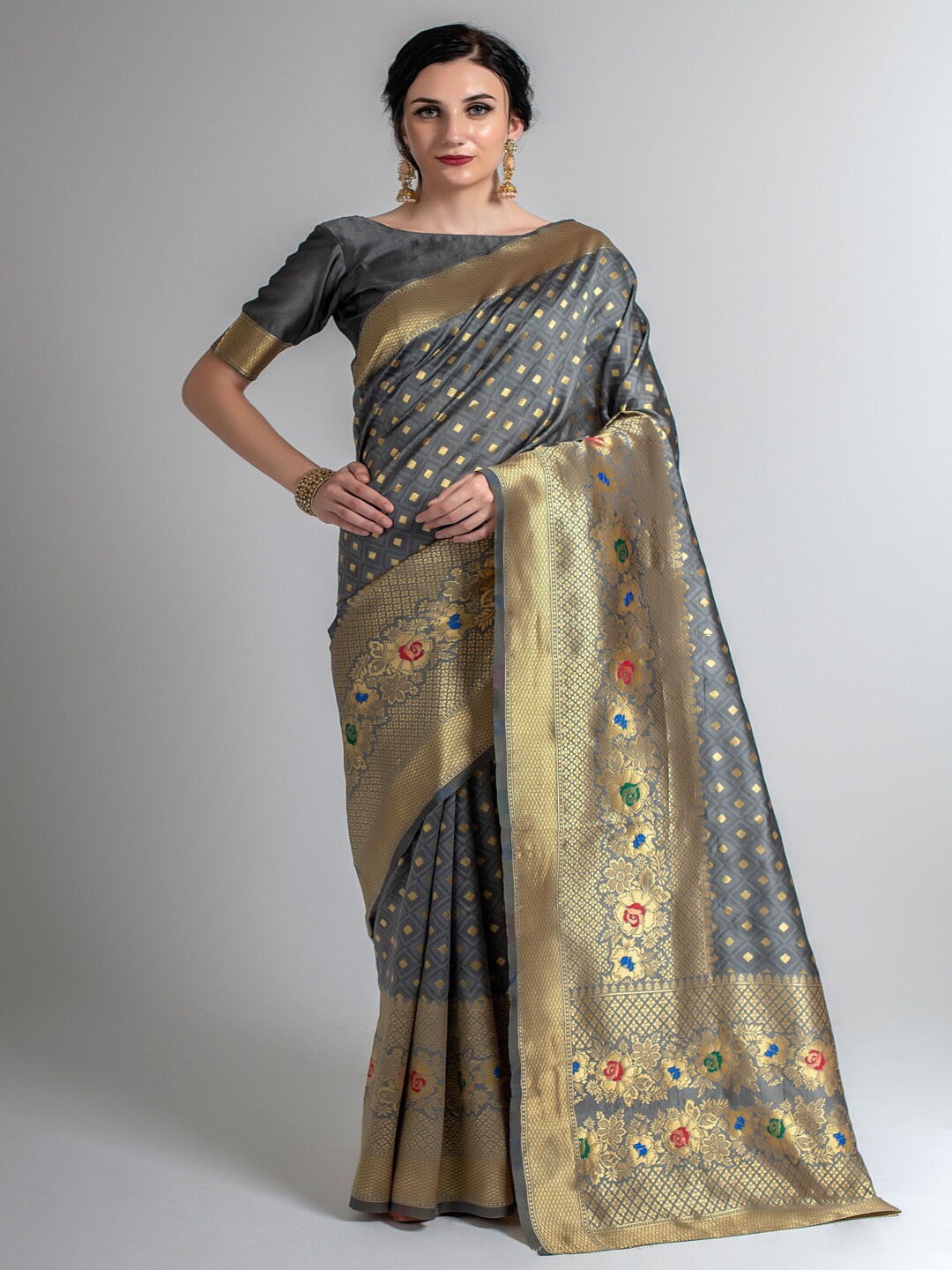 

Lilots Grey & Gold-Toned Woven Design Silk Blend Kota Saree