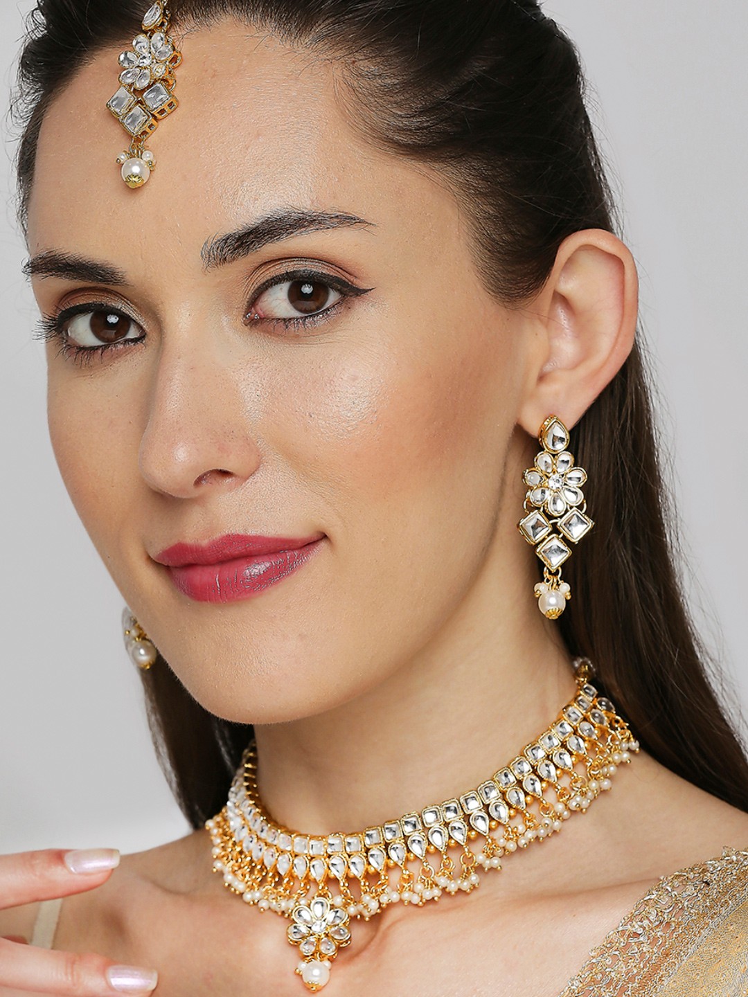 

OOMPH Gold-Toned White Kundan-Studded & Beaded Jewellery Set