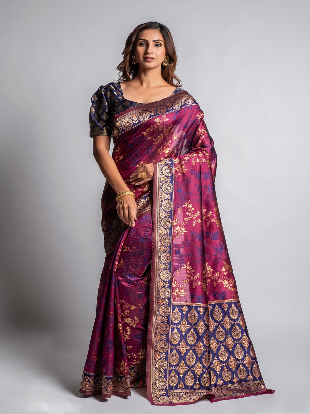 

Lilots Magenta & Navy Blue Floral Zari Silk Blend Banarasi Saree