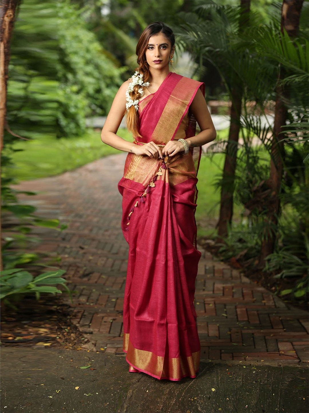 

BEATITUDE Pink & Golden Zari Pure Linen Saree