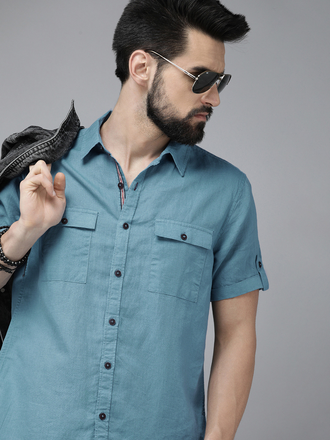 

The Roadster Lifestyle Co Men Green Casual Shirt