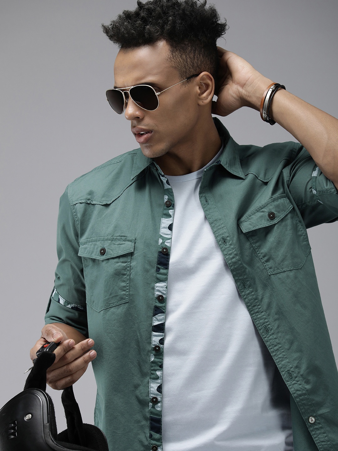 

Roadster Men Green Solid Pure Cotton Casual Shirt
