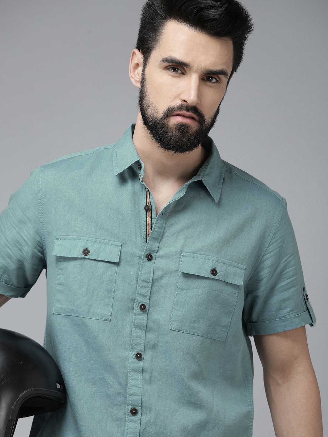 

The Roadster Lifestyle Co Men Green Casual Shirt