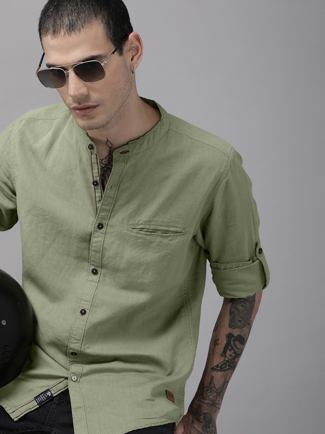 

The Roadster Lifestyle Co Men Olive Green Solid Cotton Linen Casual Shirt