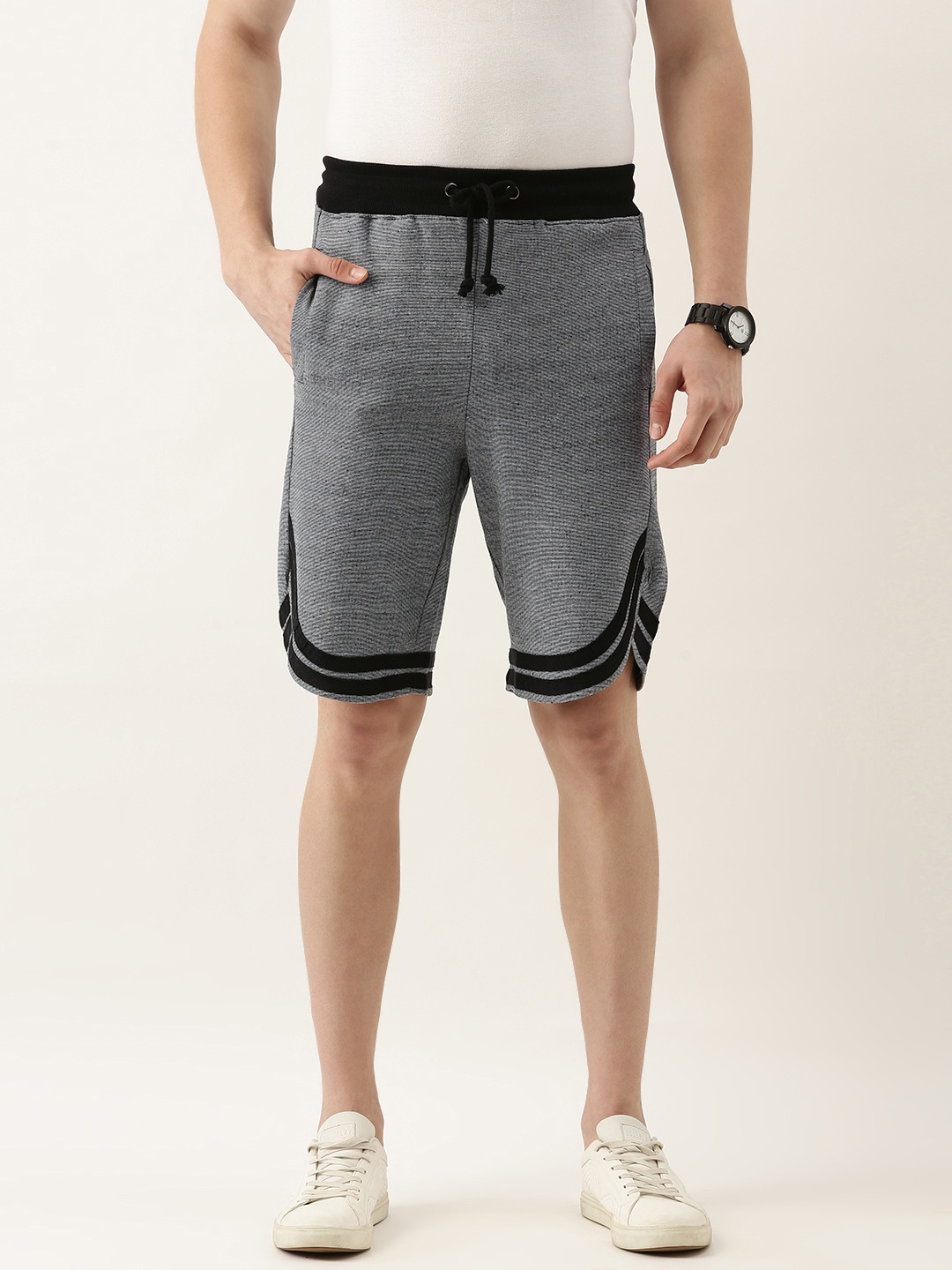 

ARISE Men Grey Solid Shorts