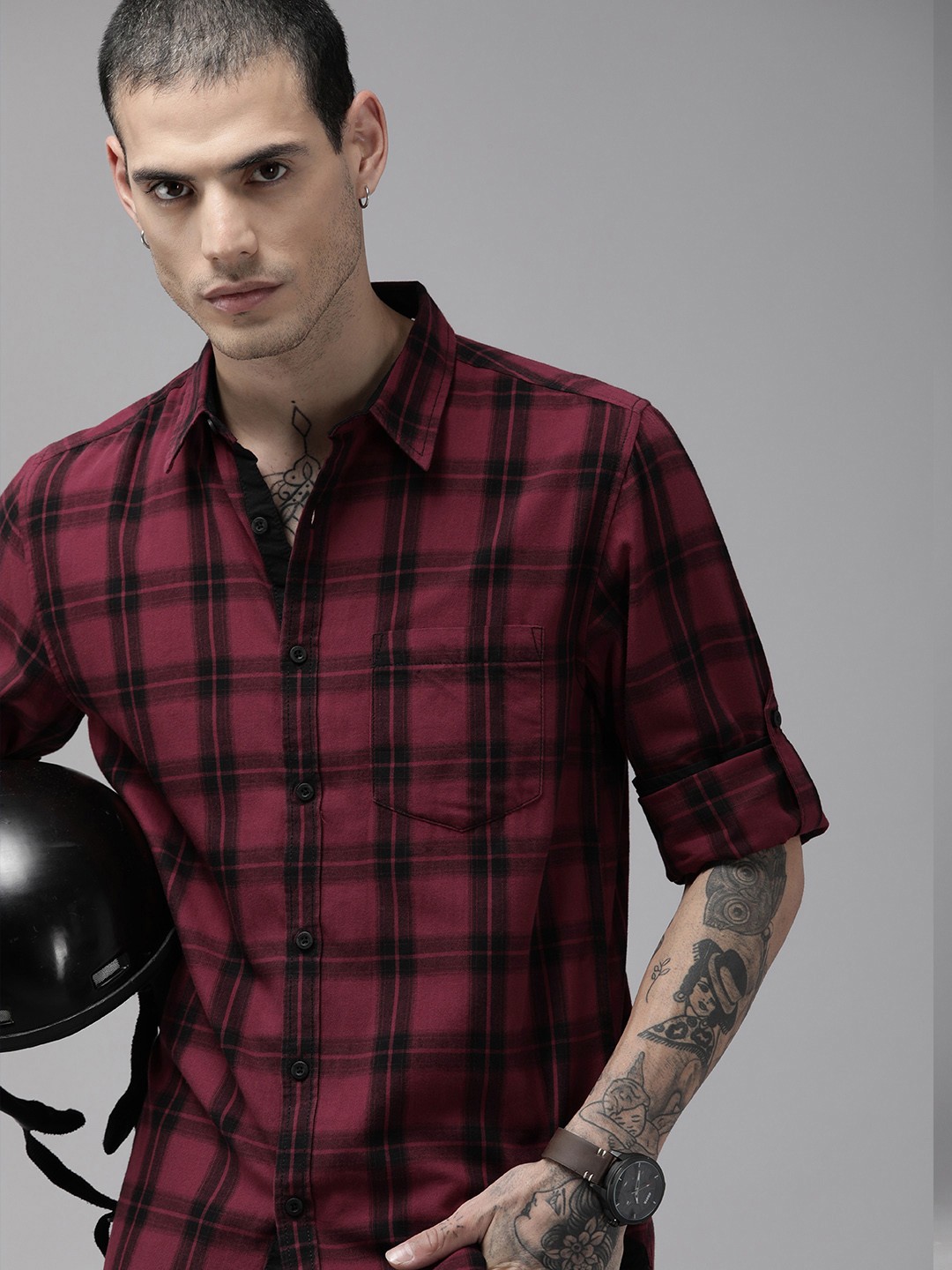 

The Roadster Lifestyle Co Men Maroon And Navy Blue Checked Pure Cotton Casual Shirt