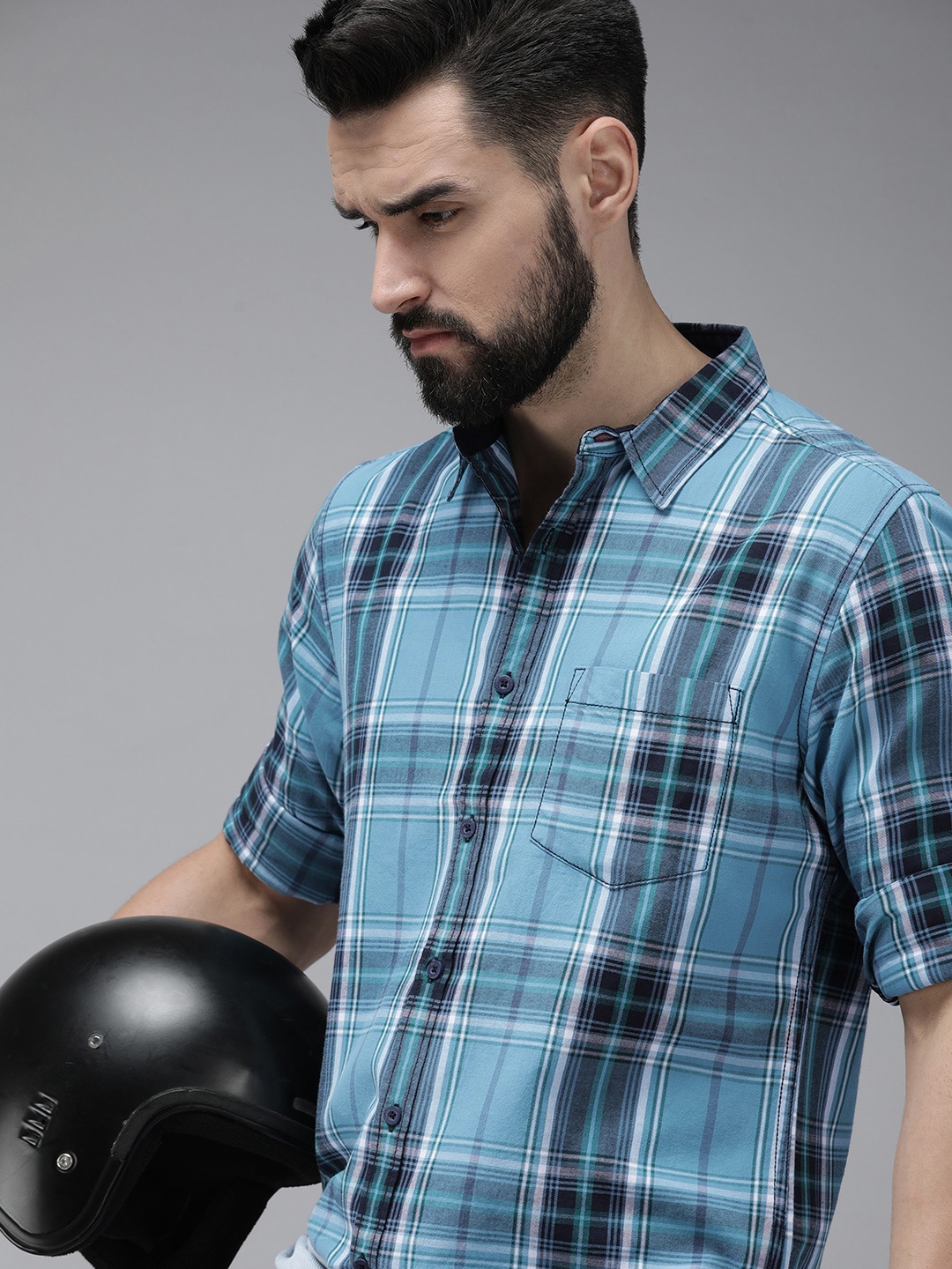 

The Roadster Lifetsyle Co. Men Blue & White Checked Pure Cotton Casual Shirt