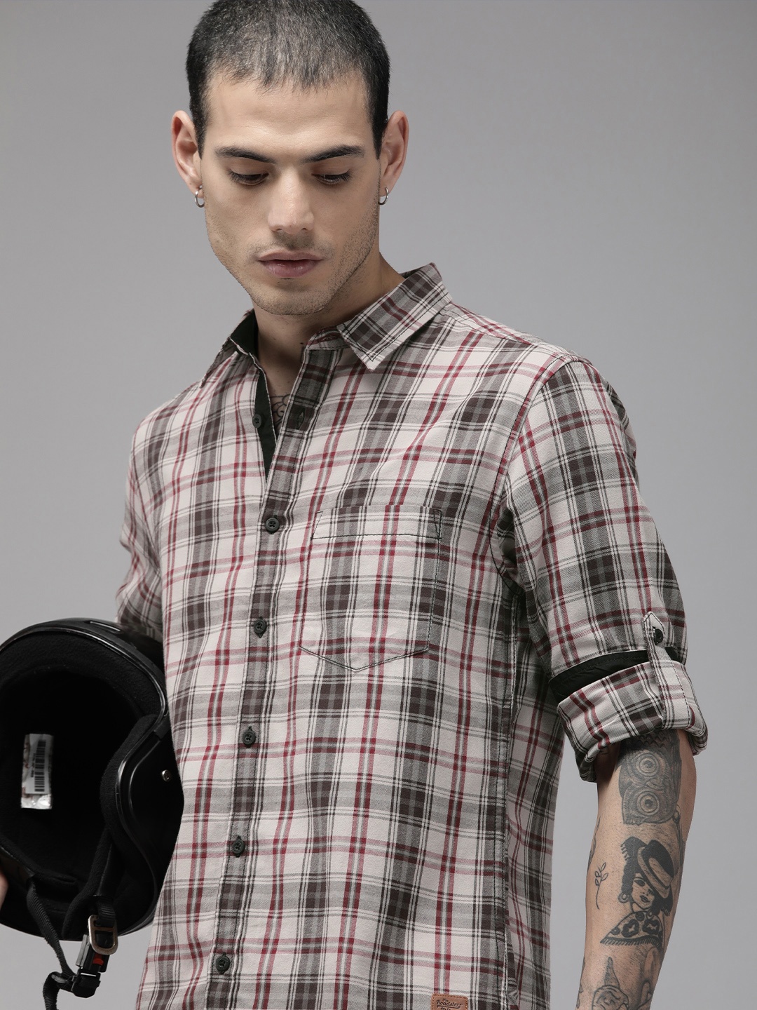 

Roadster Men Grey Checked Casual Shirt